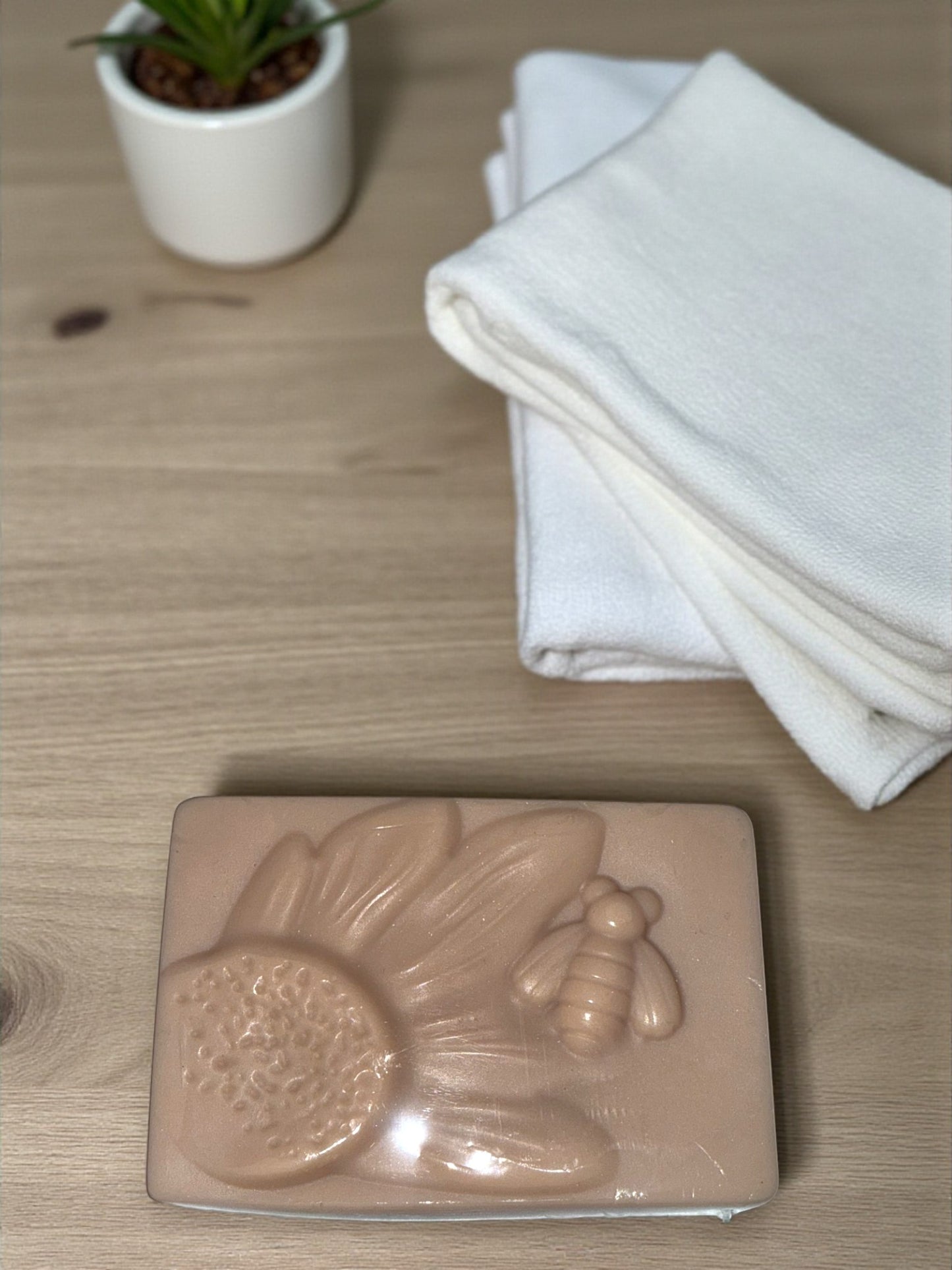 Hydrolyzed collagen and reishi mushroom (ganoderma) and gaba soap with a pleasant dragon fruit aroma (4.3oz)